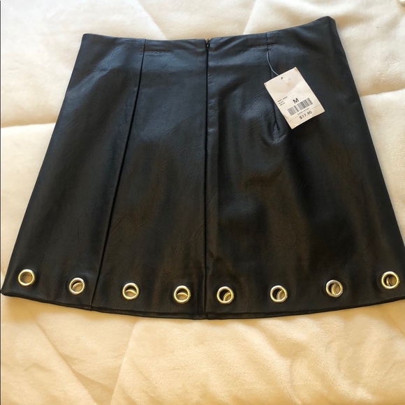 NWT Black leather skirt size Medium - Picture 2 of 4